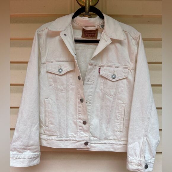 Levi’s ivory jean jacket. Chest and side pockets, logo, Small - Picture 1 of 9